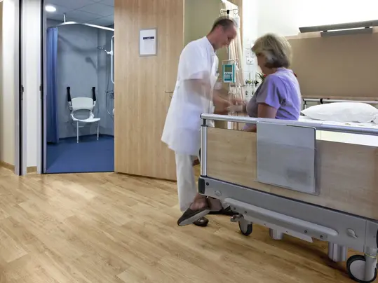 Revêtement de sol PMR PVC antidérapant Surestep | Forbo Flooring Systems